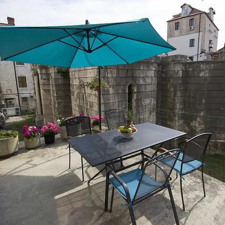 Sabioncello Apartment *